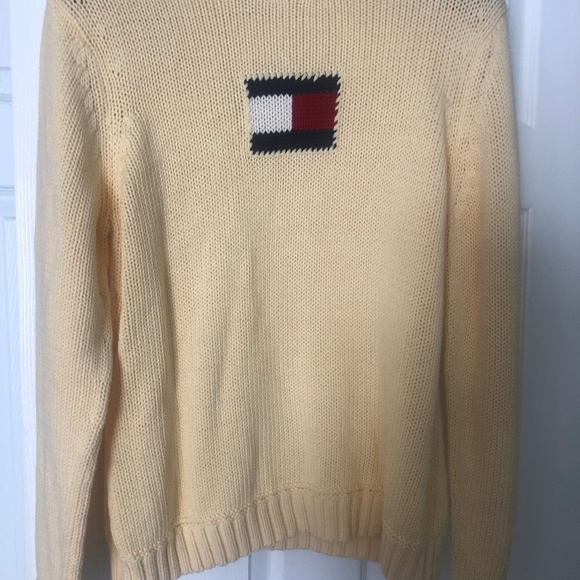 Gently Used Tommy Hilfiger men’s sweater size XL - Picture 1 of 1